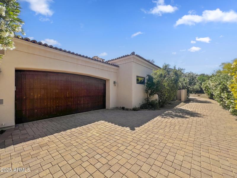 26) 56673-6811019ca5d24