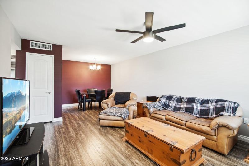 6-web-or-mls-W Santa Fe Dr-2904-006