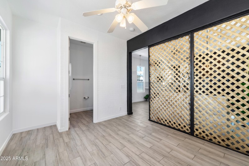 012__201 S Greenfield Rd 215