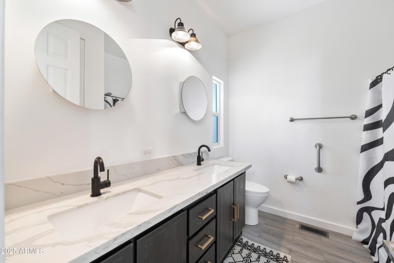 017__201 S Greenfield Rd 215