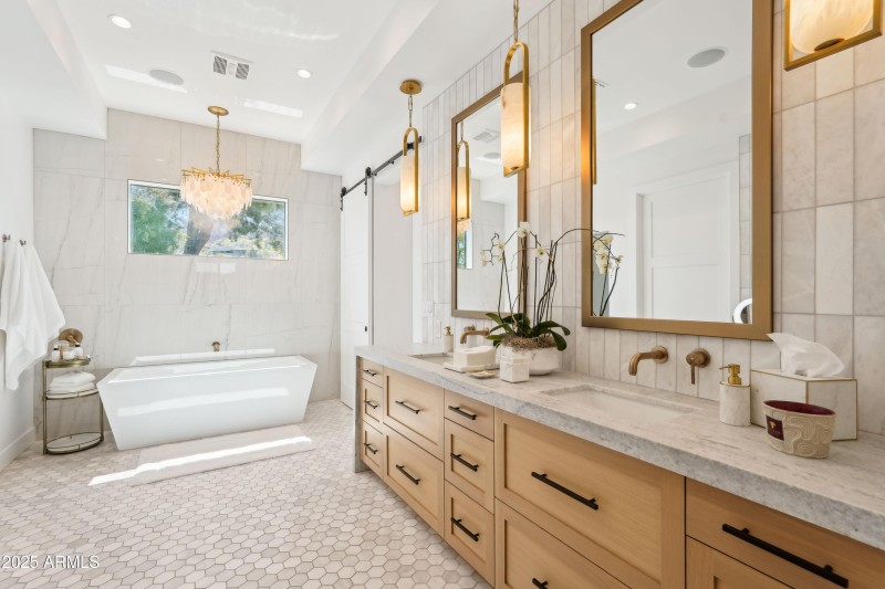 47-print-E Solano Dr-2904-045