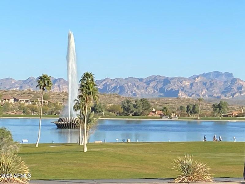 Minutes from the fountain