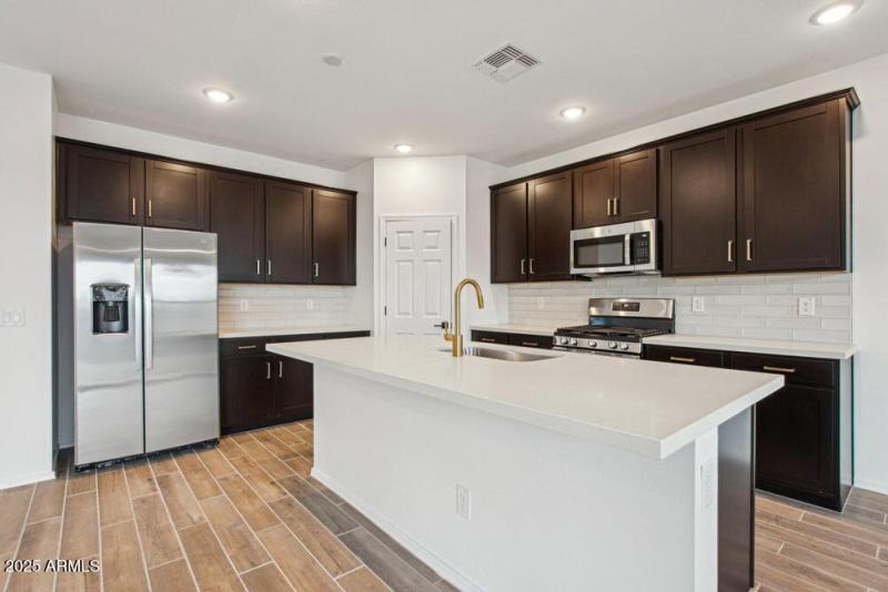 7-web-or-mls-W Old Timer Rd-05042025-007