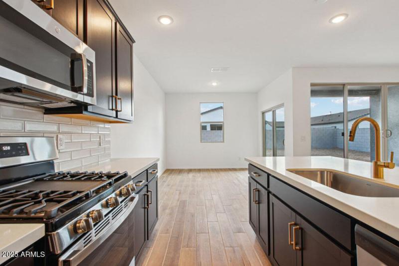 9-web-or-mls-W Old Timer Rd-05042025-009