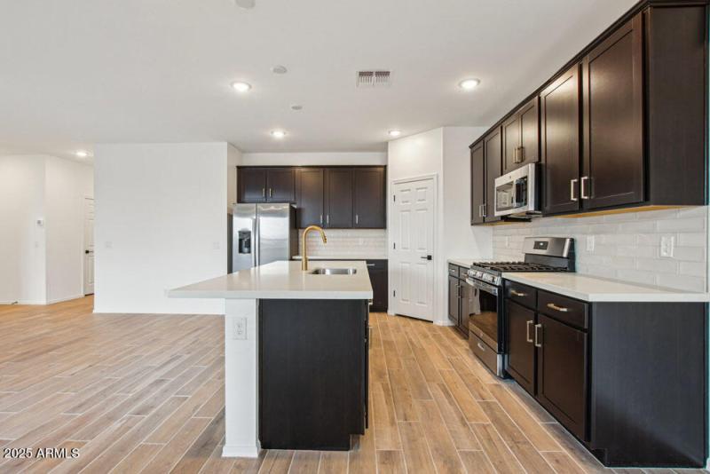 11-web-or-mls-W Old Timer Rd-05042025-01