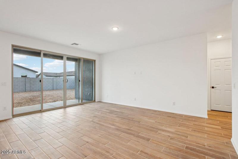 21-web-or-mls-W Old Timer Rd-05042025-02