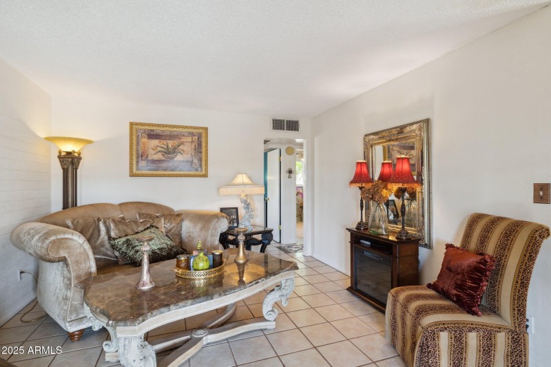 3-web-or-mls-38405-n-jacqueline-dr-unit-