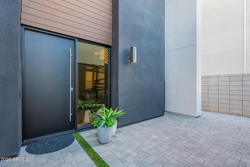 003_Exterior Entrance