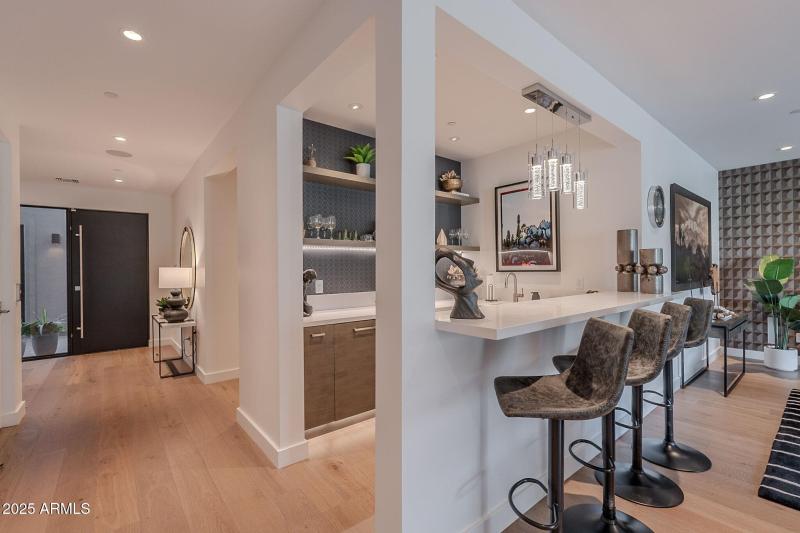018_Wet Bar w Seating