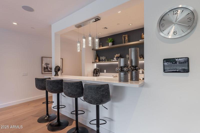 019_Wet Bar w Seating