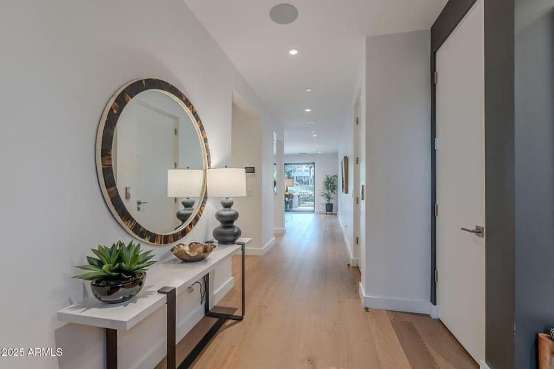 020_Hallway to Elevator