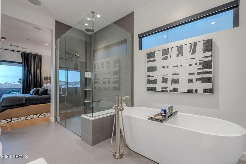 047_Primary Bathroom