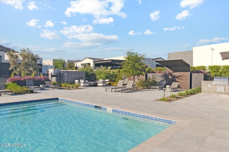 075_001_Community Pool