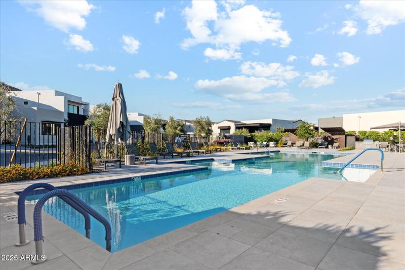 077_003_Community Pool