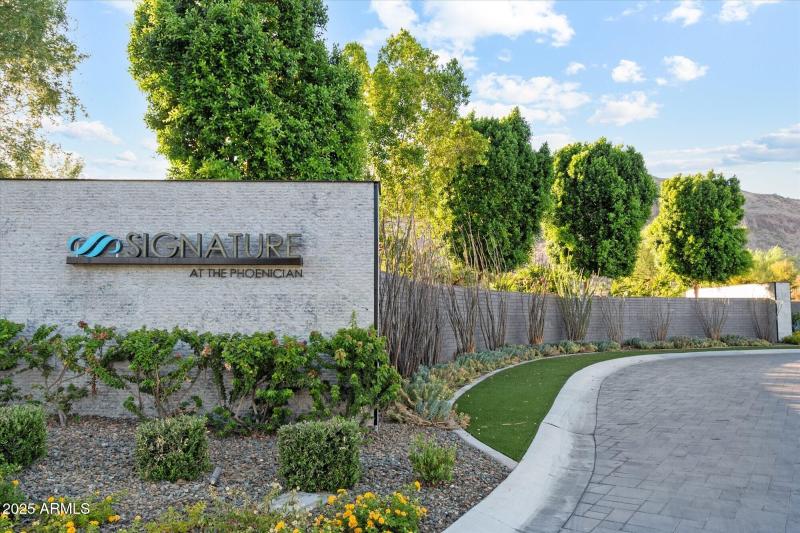 084_010_Community Entrance