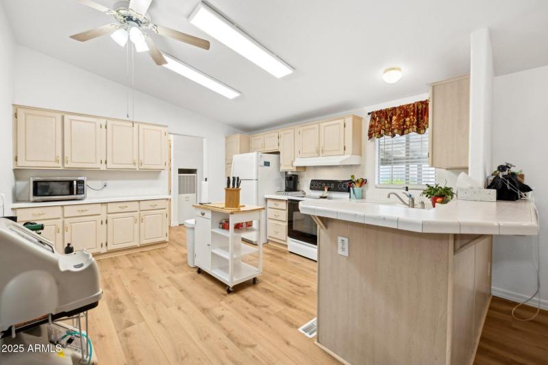 10-web-or-mls-3901-e-pinnacle-peak-rd-10