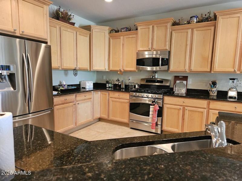Kitchen and Breakfast bar area