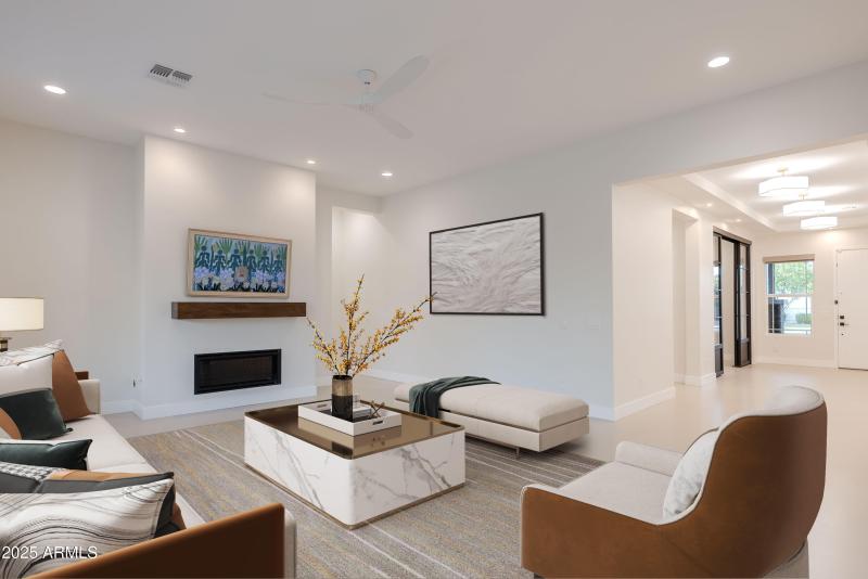 Natural Light, fireplace, 11ft ceilings