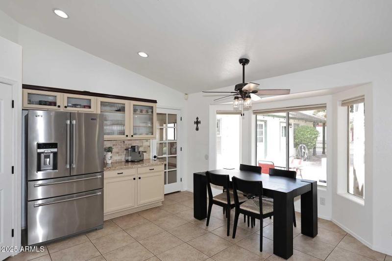 Kitchen-Breakfast Nook