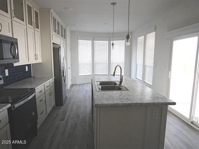 917 Upgraded Kitchen