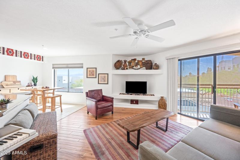 8-16631EELB212-ocupix