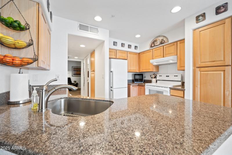 12-16631EELB212-ocupix