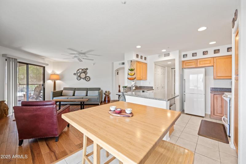 18-16631EELB212-ocupix