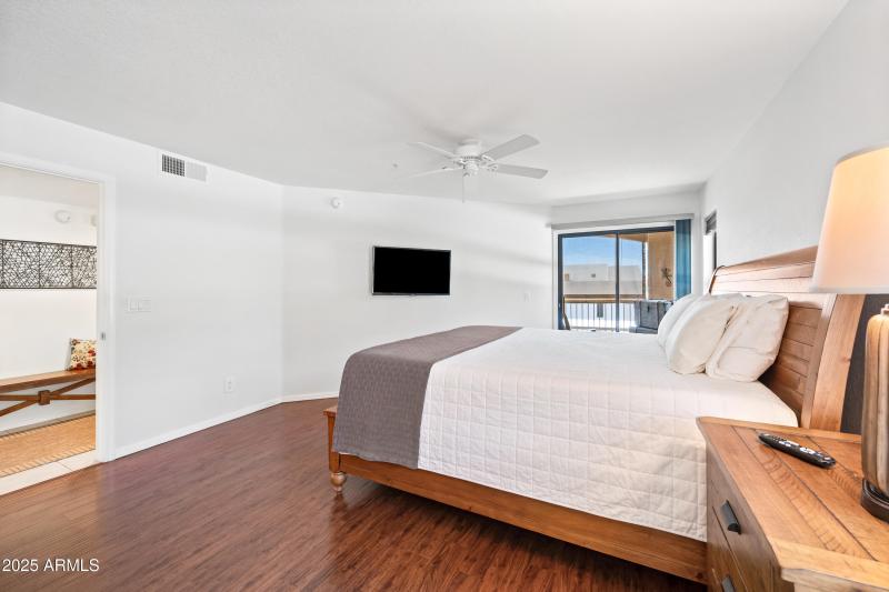 26-16631EELB212-ocupix