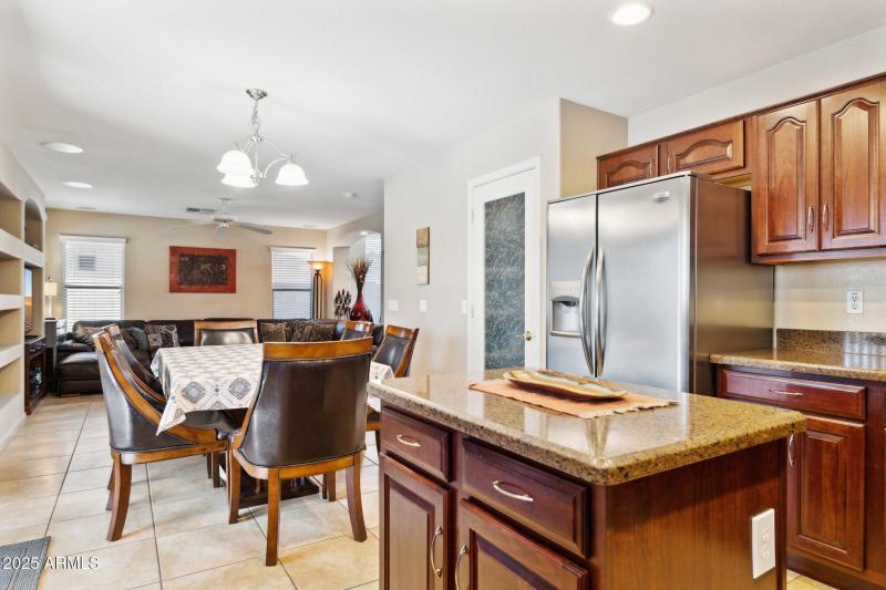 12-web-or-mls-21019-n-sansom-dr