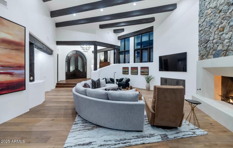 5810 E Cholla Ln-large-010-061-5810 E Ch