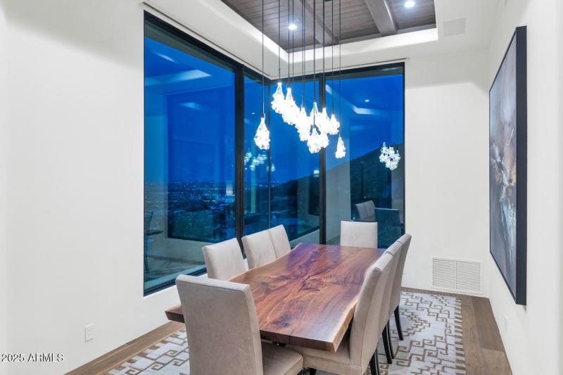 5810 E Cholla Ln-large-035-046-5810 E Ch