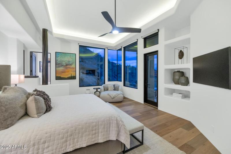 5810 E Cholla Ln-large-041-050-5810 E Ch