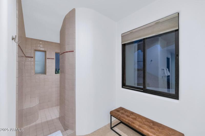 5810 E Cholla Ln-large-048-060-5810 E Ch