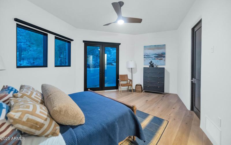 5810 E Cholla Ln-large-051-036-5810 E Ch