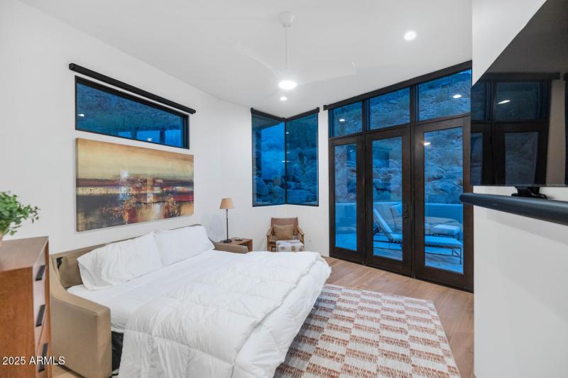 5810 E Cholla Ln-large-054-043-5810 E Ch