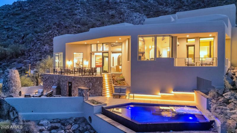 5810 E Cholla Ln-large-061-030-5810 E Ch