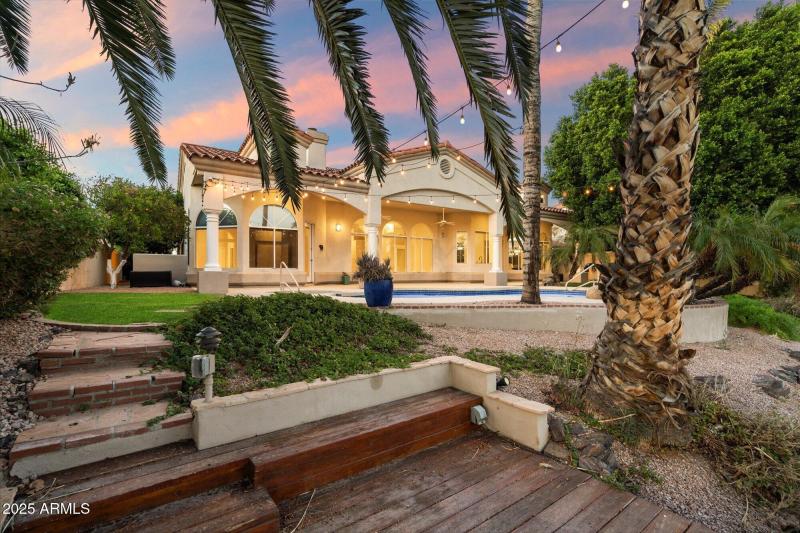 Private Dock to Back of Home