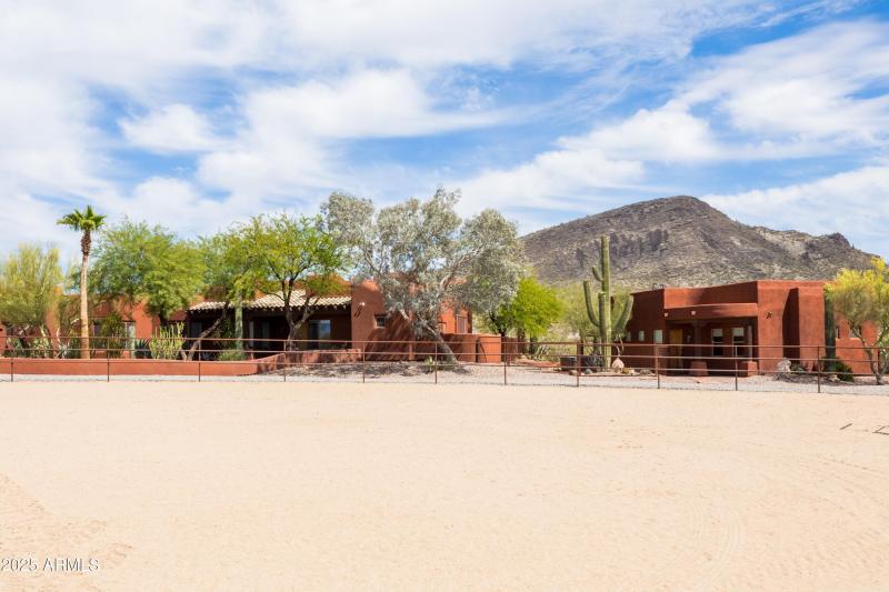 Rare Circle Mountain Gem