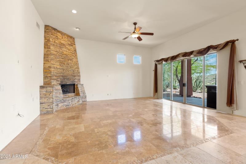 Living Room w Cozy Fireplace