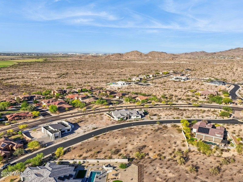 9-web-or-mls-17837-w-estes-way