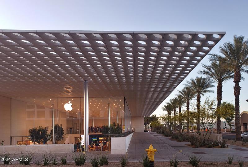 Apple Shop in Fashion Square 1