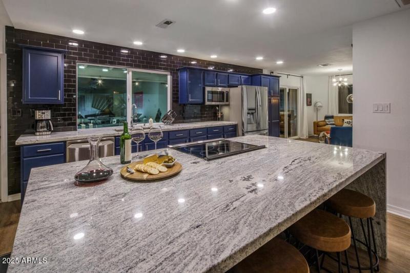 0EBA5FD5-2BD3-4727-A97C-CBB5604AD25E_1_1