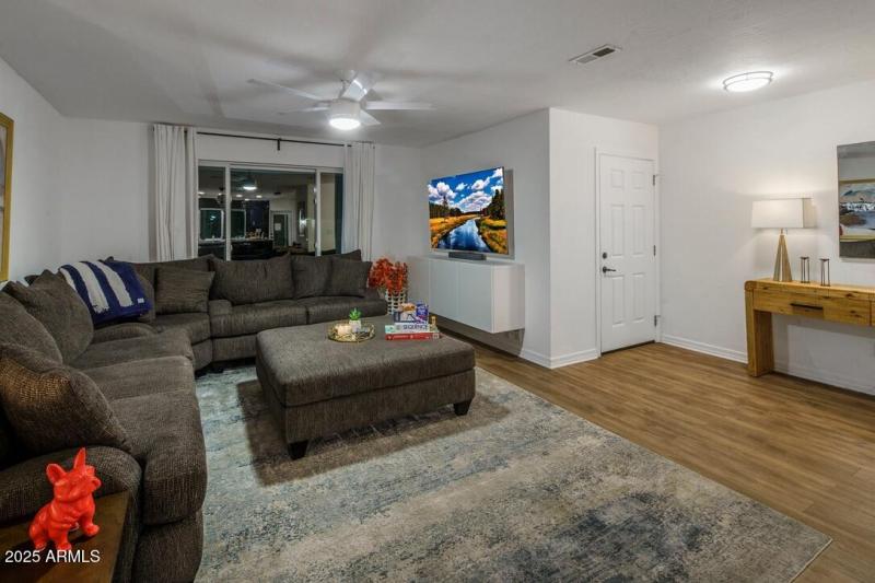 0BC30C43-C5D1-4292-BB41-CF3BB08BABF9_1_1