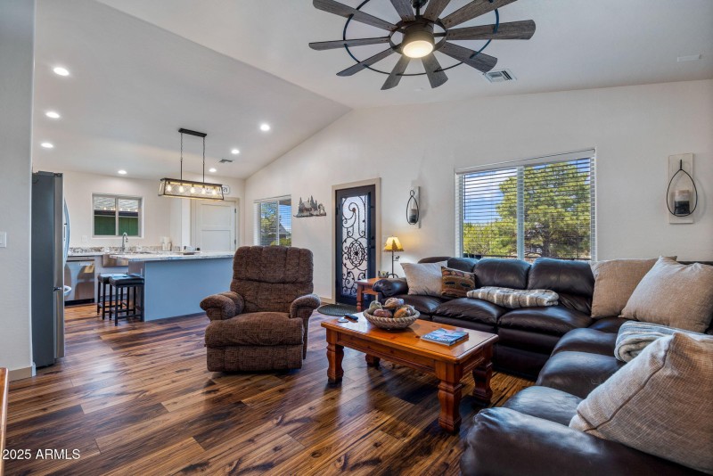 2231SitgreavesDr-Overgaard-AZ-7