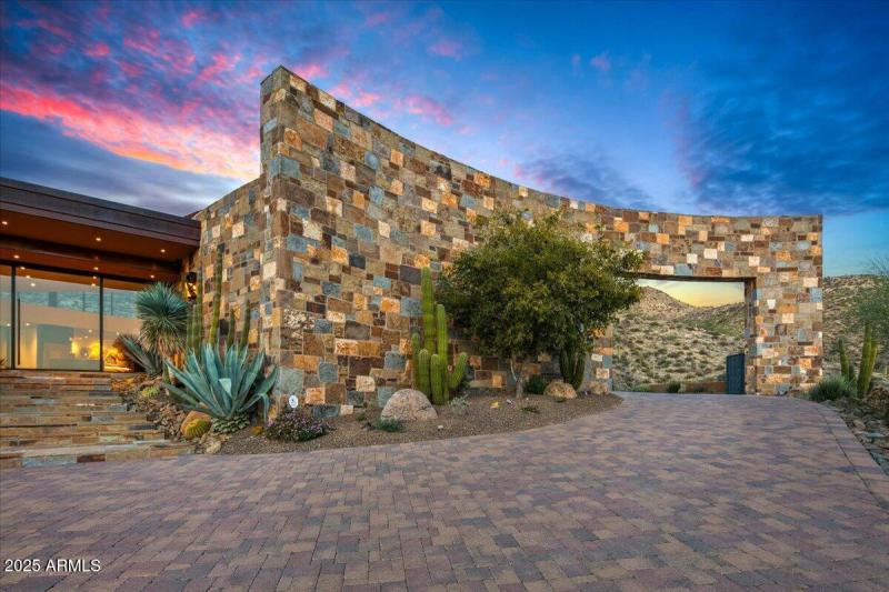 008-Front Of Home Details