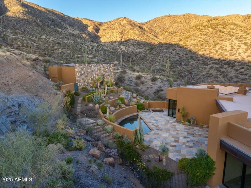 064-Back Yard Details