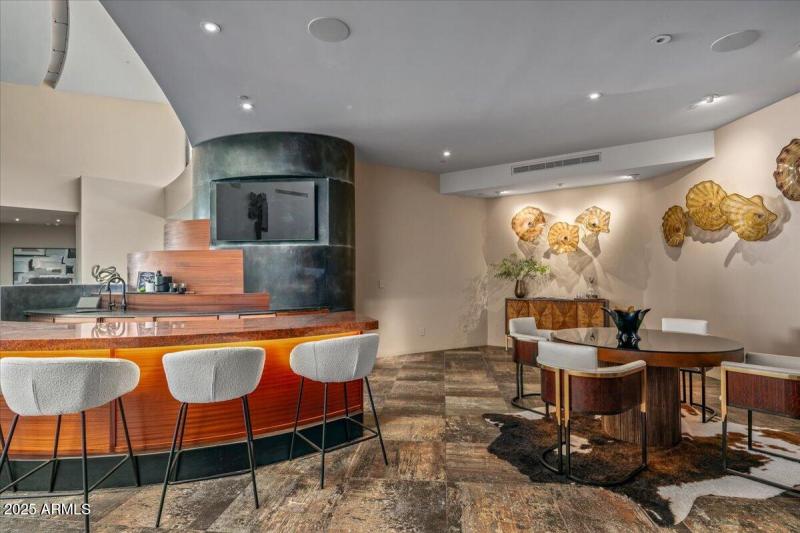 087-Bar & Family Room