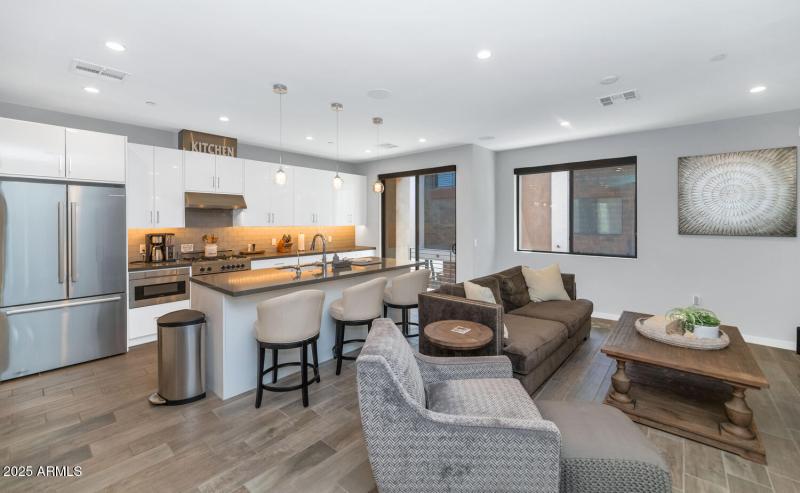 6990 E 6th St-large-006-019-6990 E 6th S