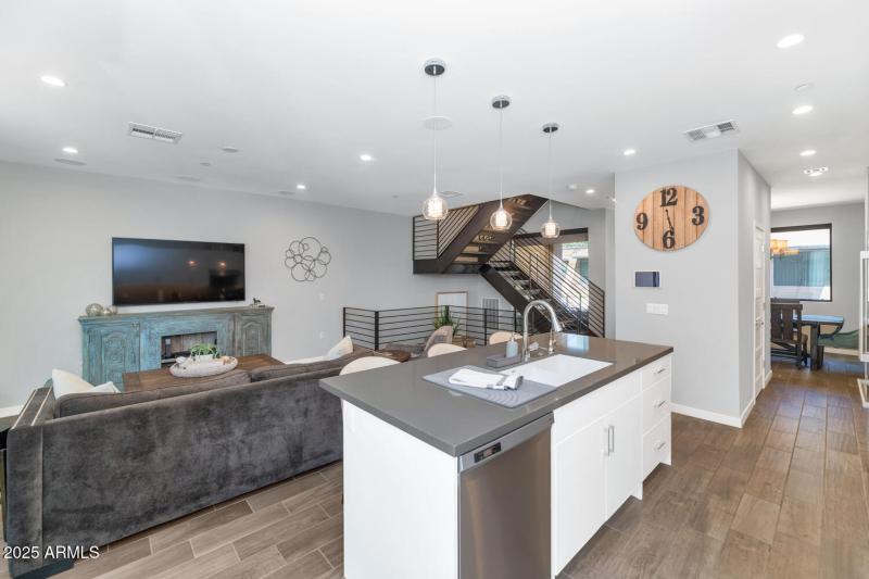 6990 E 6th St-large-013-025-6990 E 6th S