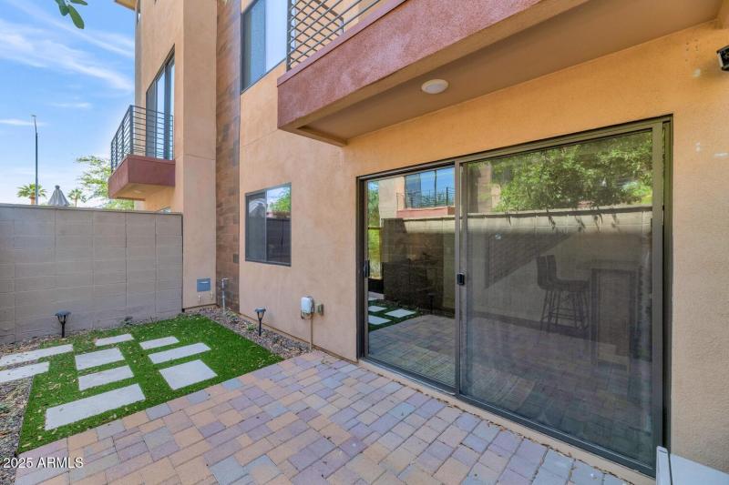 6990 E 6th St-large-020-034-6990 E 6th S